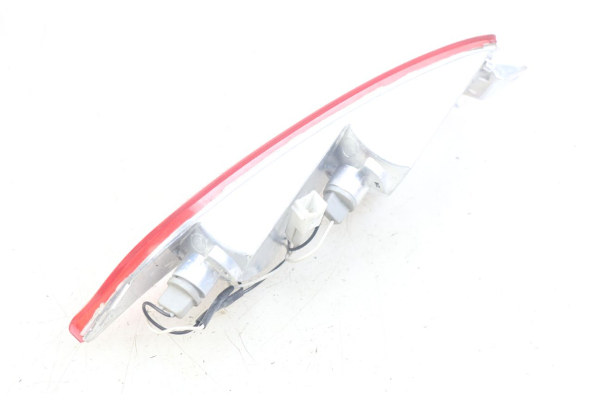 photo de FANALE POSTERIORE SINISTRO PIAGGIO X8 125 (2004 - 2007) - Stato della superficie e materiale