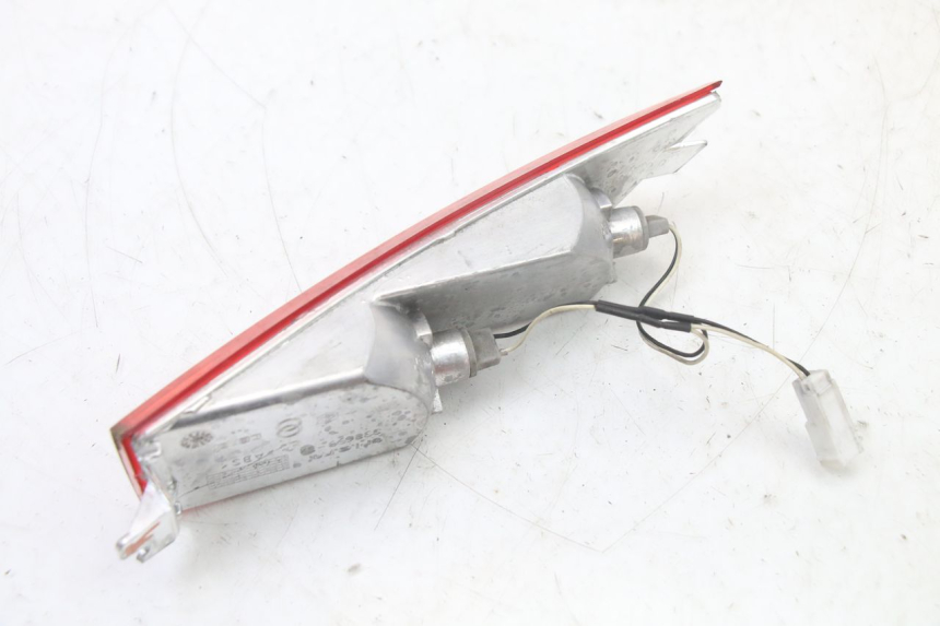 photo de CLIGNOTANTE POSTERIORE SINISTRA PIAGGIO XEVO - X EVO 125 (2007 - 2017) - Primo piano tecnico