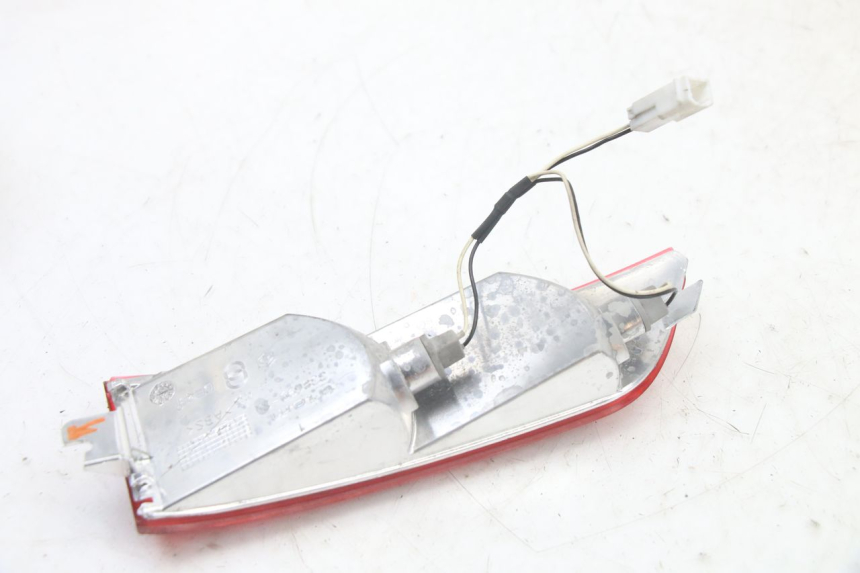 photo de CLIGNOTANTE POSTERIORE SINISTRA PIAGGIO XEVO - X EVO 125 (2007 - 2017) - Stato della superficie e materiale