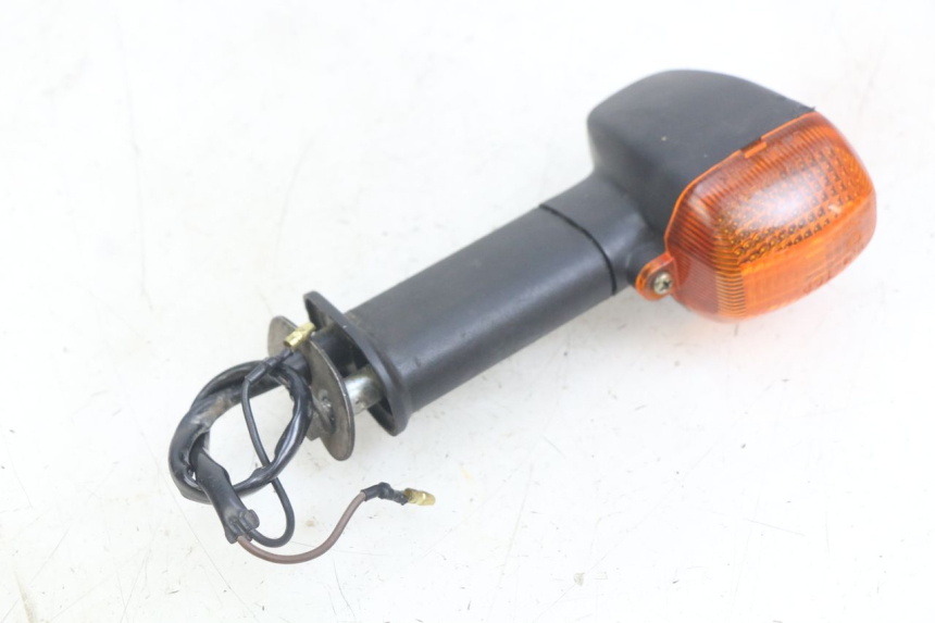 photo de CLIGNOTANTE POSTERIORE SINISTRA YAMAHA YZF R THUNDERCAT 600 (1996 - 2003) - Primo piano tecnico