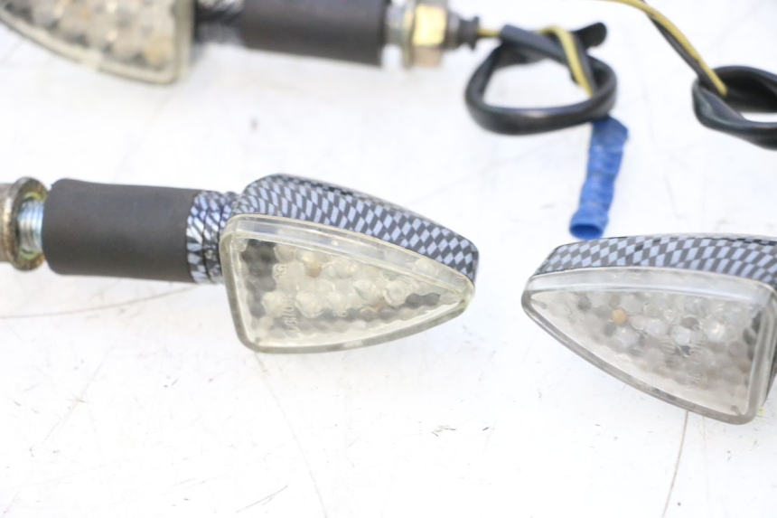 photo de FANALE POSTERIORE PEUGEOT LUDIX SNAKE 2T 50 (2004 - 2014) - Dettagli dei punti di fissaggio