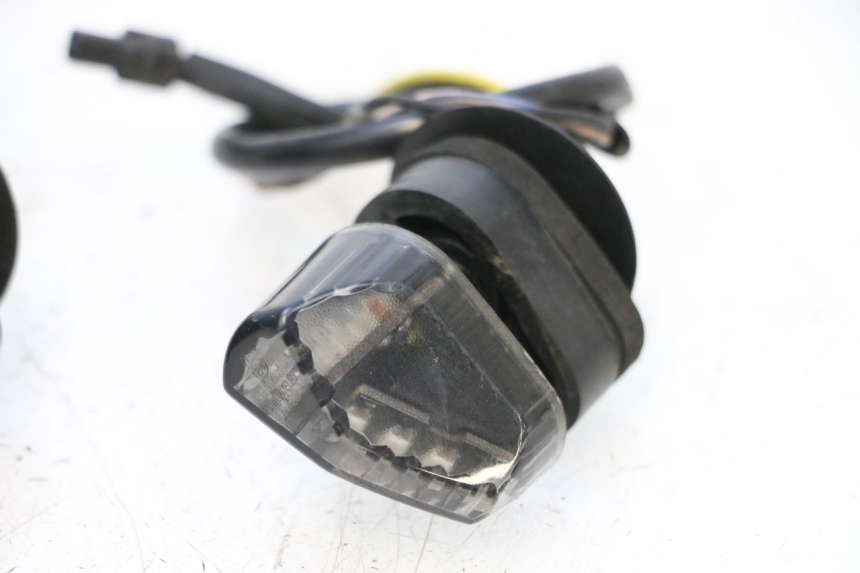 photo de FRECCE POSTERIORE PIAGGIO MP3 RL 250 (2006 - 2010) - Stato della superficie e materiale