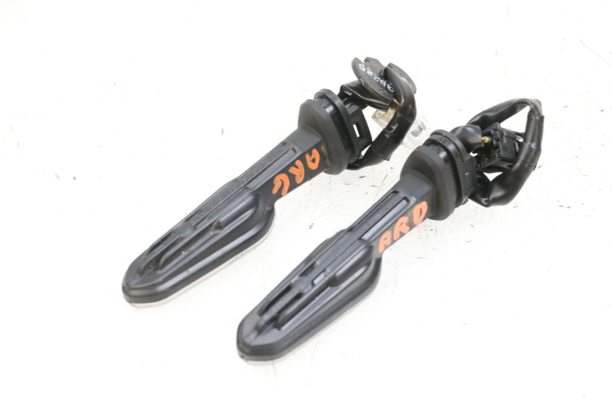 photo de FRECCE POSTERIORE YAMAHA NEO'S CORE 1 (2022 - 2026) - Altra angolazione