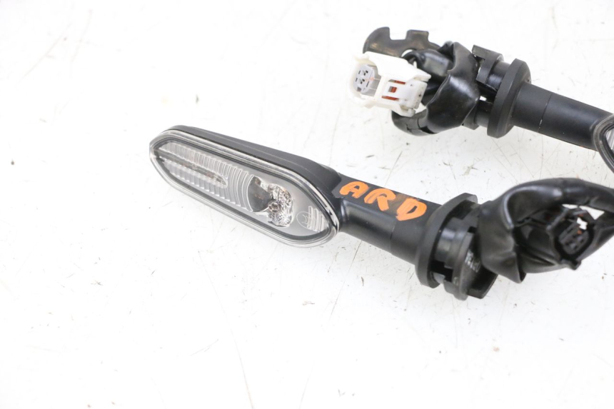 photo de FRECCE POSTERIORE YAMAHA NEO'S CORE 1 (2022 - 2026) - Dettagli dei punti di fissaggio