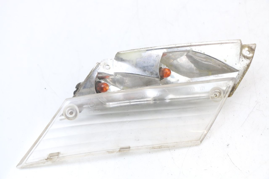 photo de FANALE POSTERIORE PIAGGIO ZIP 2T 50 (2009 - 2019) - Primo piano tecnico