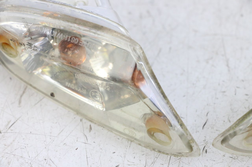 photo de FANALE ANTERIORE KYMCO AGILITY 4T 50 (2018 - 2022) - Dettagli dei punti di fissaggio