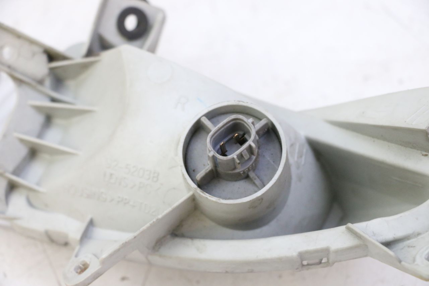 photo de FANALE ANTERIORE DESTRO SUZUKI BURGMAN 125 (2007 - 2014) - Primo piano tecnico