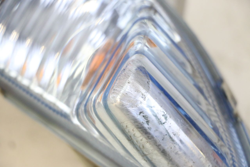 photo de FANALE ANTERIORE DESTRO SUZUKI BURGMAN 125 (2007 - 2014) - Dettagli dei punti di fissaggio