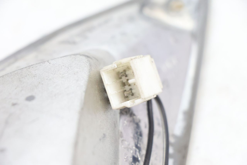 photo de CLIGNOTANTE ANTERIORE DESTRA PIAGGIO FLY 2T 50 (2004 - 2017) - Stato della superficie e materiale