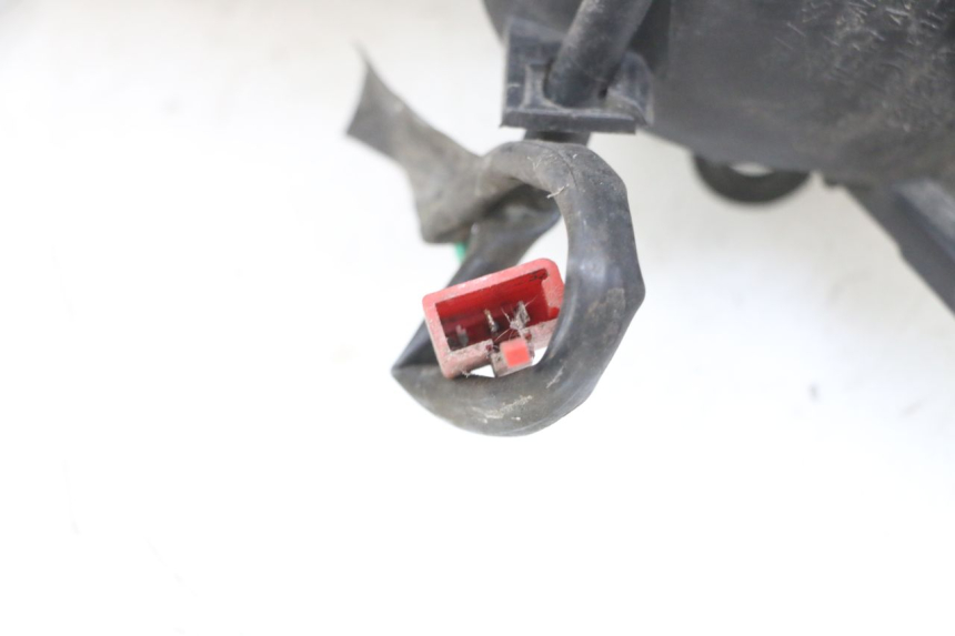 photo de FANALE ANTERIORE DESTRO SYM GTS EVO 125 (2009 - 2013) - Stato della superficie e materiale