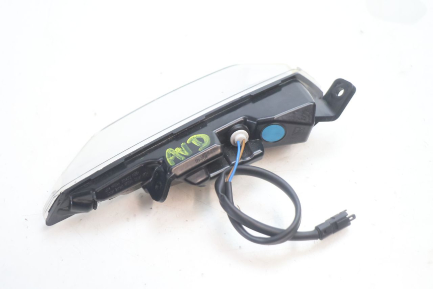 photo de FRECCE DESTRA ANTERIORE PIAGGIO MP3 HPE 530 (2022 - 2026) - Altra angolazione