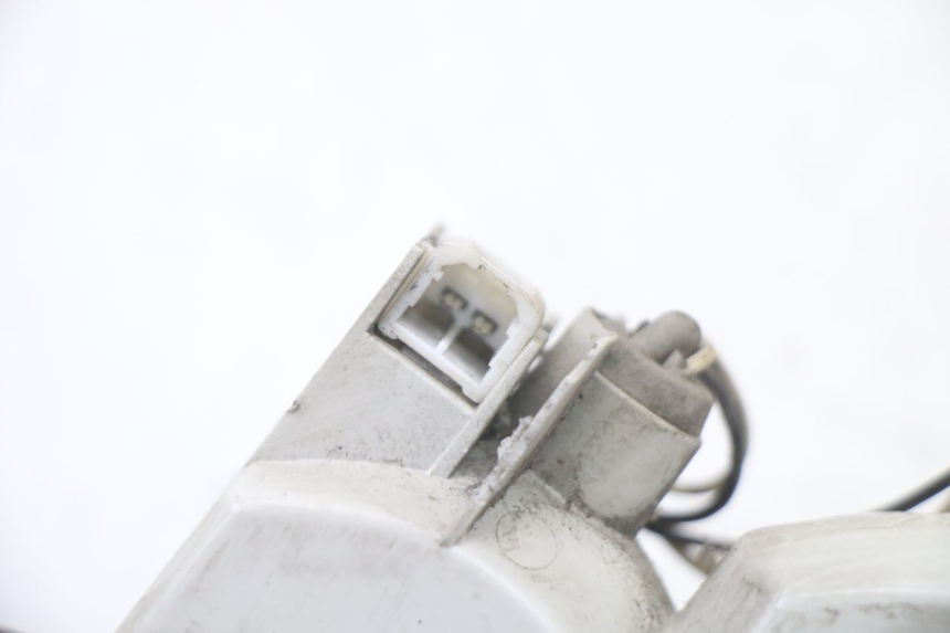 photo de FRECCE DESTRA ANTERIORE PIAGGIO VESPA GRANTURISMO 125 (2003 - 2007) - Dettagli dei punti di fissaggio