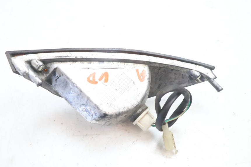 photo de CLIGNOTANTE ANTERIORE DESTRA KEEWAY RY6 2T 50 (2011 - 2019) - Stato della superficie e materiale