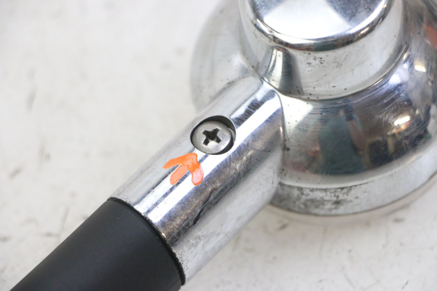 photo de FRECCE DESTRA ANTERIORE APRILIA SCARABEO GT TOURING 125 (1999 - 2005) - Primo piano tecnico