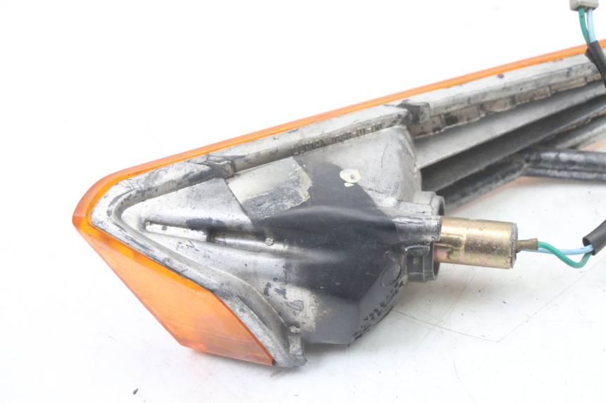 photo de CLIGNOTANTE ANTERIORE DESTRA HONDA SCV LEAD 100 (2003 - 2007) - Dettagli dei punti di fissaggio