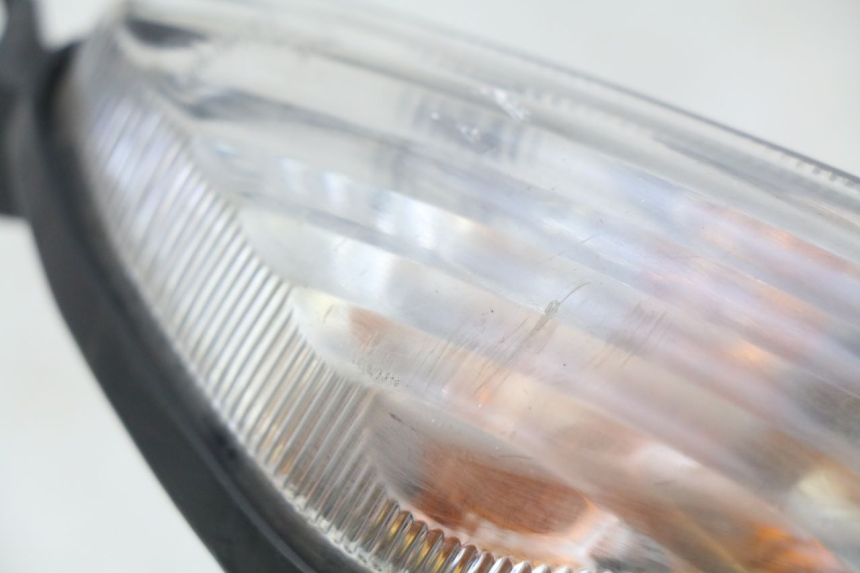 photo de FANALE ANTERIORE DESTRO SUZUKI SIXTEEN 125 (2008 - 2010) - Zoom sullo stato d'uso