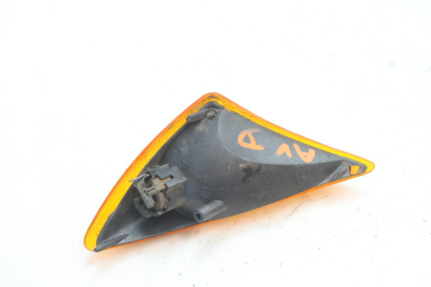photo de FRECCE DESTRA ANTERIORE PEUGEOT SPEEDFIGHT LC 50 (1996 - 2002) - Primo piano tecnico