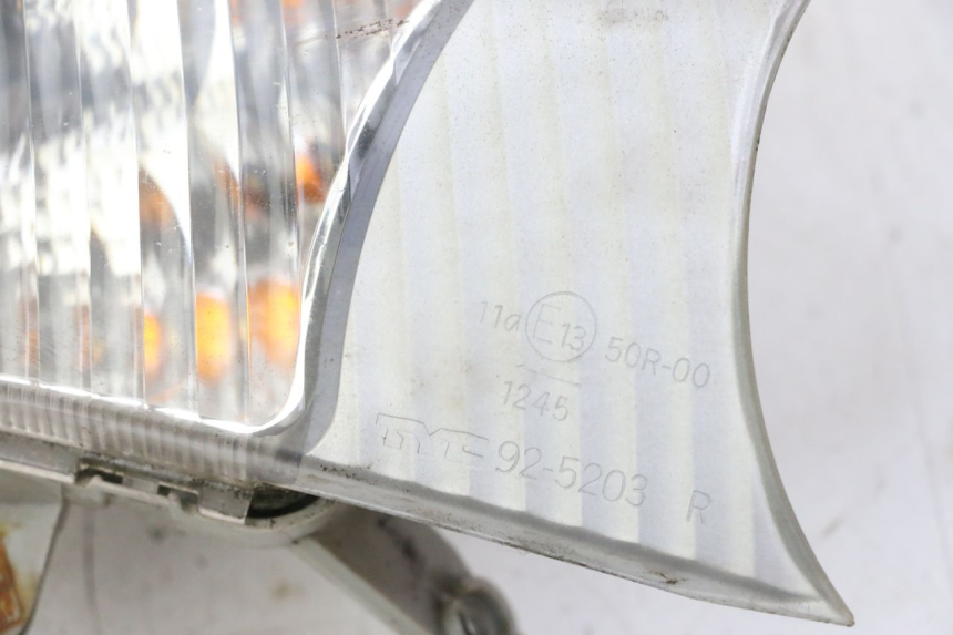 photo de FANALE ANTERIORE DESTRO SUZUKI BURGMAN 125 (2007 - 2014) - Dettagli dei punti di fissaggio