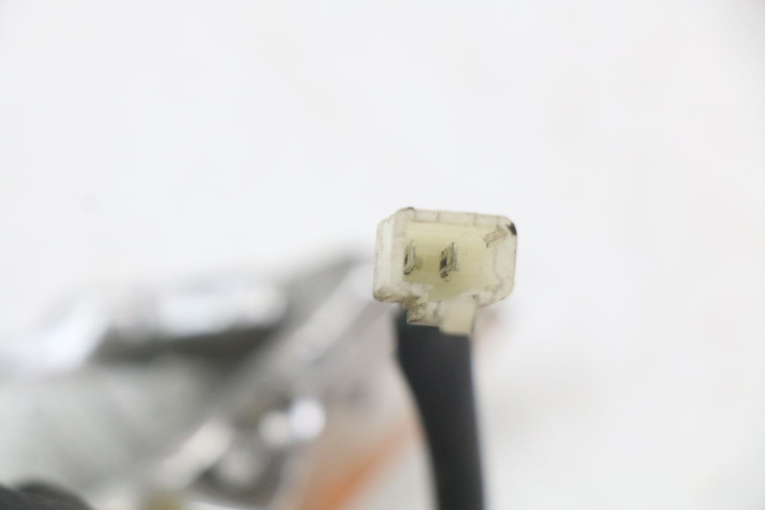 photo de CLIGNOTANTE ANTERIORE DESTRA PEUGEOT TWEET 125 (2018 - 2021) - Dettagli dei punti di fissaggio