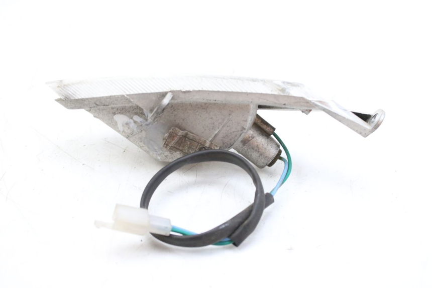 photo de CLIGNOTANTE ANTERIORE DESTRA PEUGEOT V-CLIC VCLIC 50 (2007 - 2013) - Stato della superficie e materiale