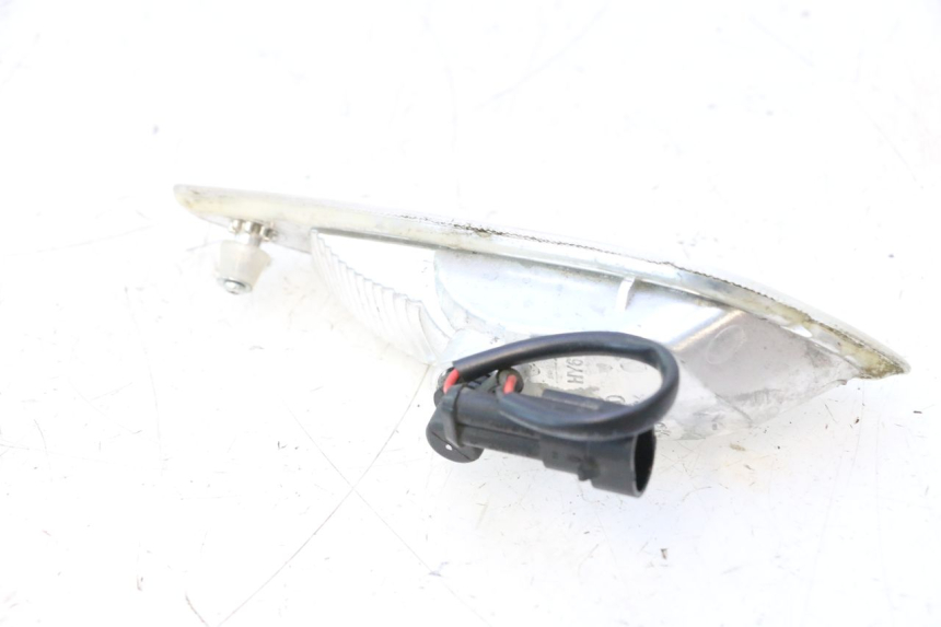 photo de CLIGNOTANTE ANTERIORE DESTRA PIAGGIO VESPA PRIMAVERA 2T 50 (2013 - 2018) - Zoom sullo stato d'uso