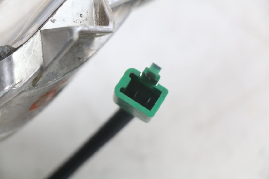 photo de CLIGNOTANTE ANTERIORE DESTRA YAMAHA X-MAX XMAX 250 (2006 - 2009) - Stato della superficie e materiale