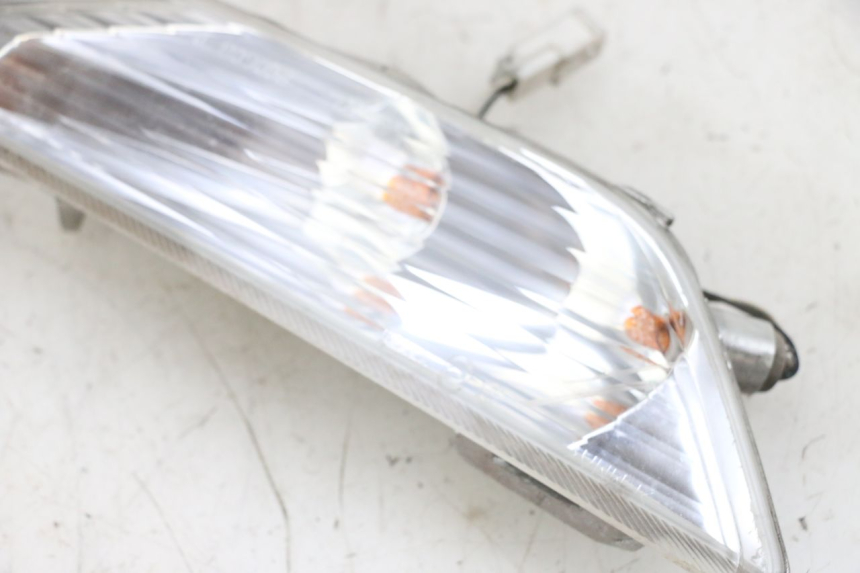 photo de CLIGNOTANTE ANTERIORE DESTRA PIAGGIO X8 125 (2004 - 2007) - Primo piano tecnico