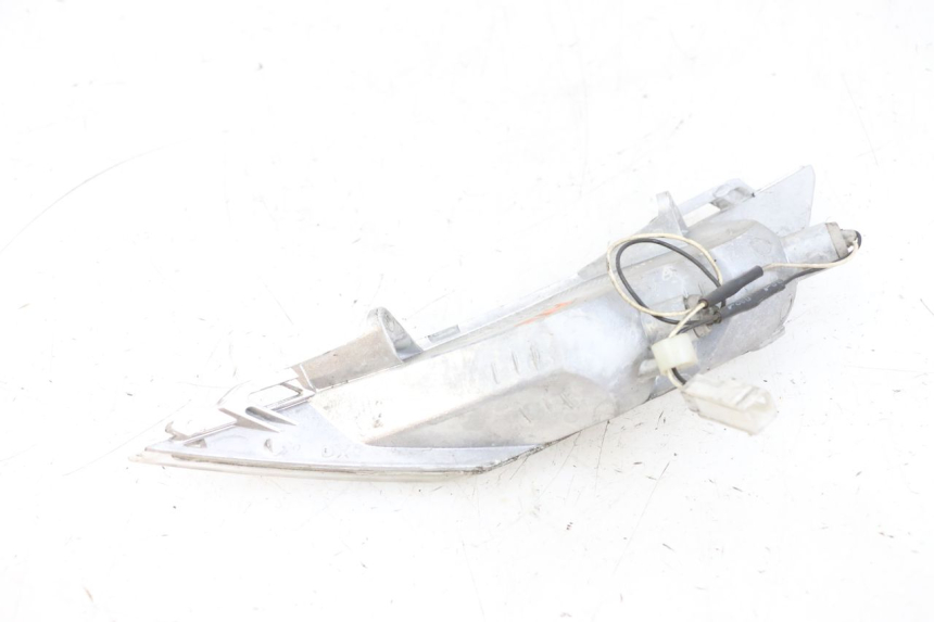 photo de CLIGNOTANTE ANTERIORE DESTRA PIAGGIO X8 125 (2004 - 2007) - Stato della superficie e materiale