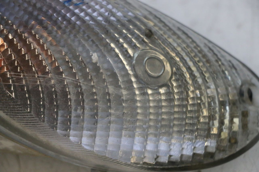 photo de FANALE ANTERIORE DESTRO YAMAHA YP MAJESTY 125 (2002 - 2006) - Zoom sullo stato d'uso