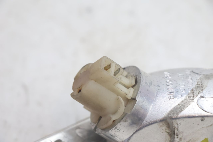 photo de FRECCE DESTRA ANTERIORE PIAGGIO ZIP IGET 4T 50 (2021 - 2023) - Dettagli dei punti di fissaggio