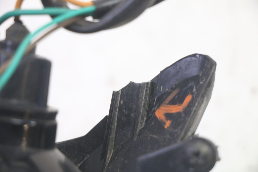 photo de CLIGNOTANTE ANTERIORE SINISTRA KYMCO AGILITY 16+ 4T 50 (2018 - 2023) - Primo piano tecnico