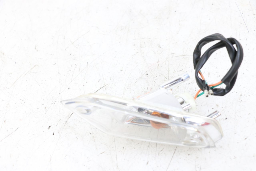 photo de CLIGNOTANTE ANTERIORE SINISTRA KYMCO AGILITY 4T 50 (2018 - 2022) - Dettaglio del componente