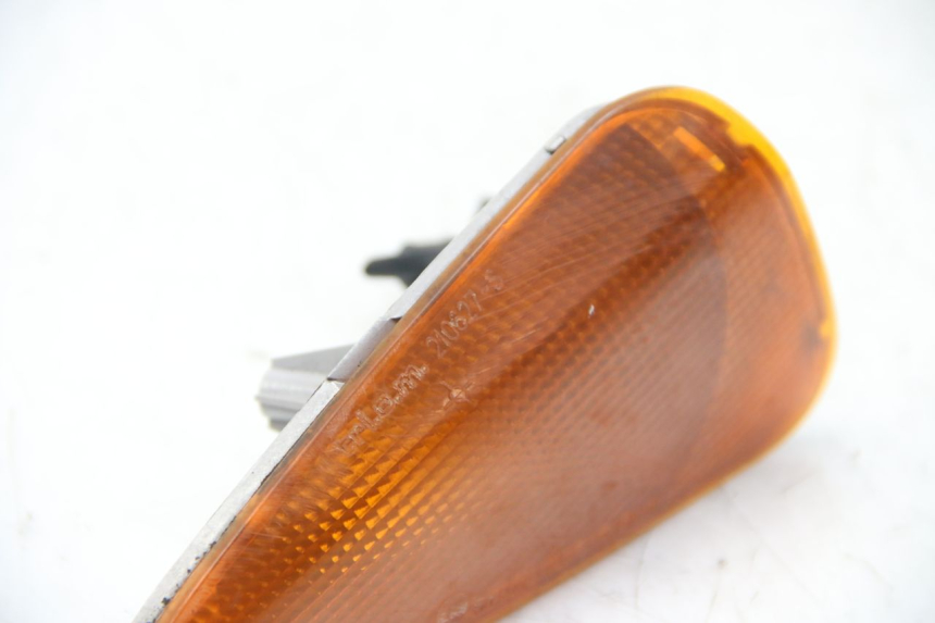 photo de CLIGNOTANTE ANTERIORE SINISTRA BMW C1 125 (2000 - 2003) - Primo piano tecnico