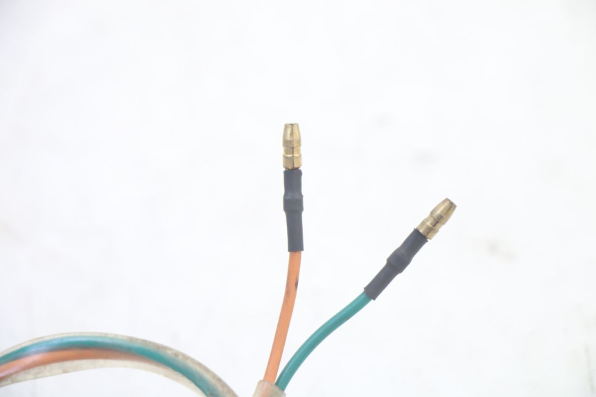 photo de CLIGNOTANTE ANTERIORE SINISTRA SYM CROX 4T 50 (2016 - 2023) - Stato della superficie e materiale