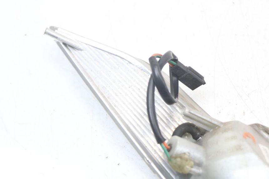 photo de CLIGNOTANTE ANTERIORE SINISTRA KYMCO DINK 4T 50 (2007 - 2018) - Stato della superficie e materiale