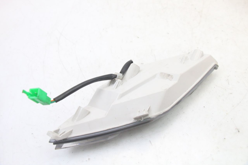 photo de FRECCE SINISTRO ANTERIORE PEUGEOT TWEET 4T 50 (2023 - 2025) - Dettagli dei punti di fissaggio