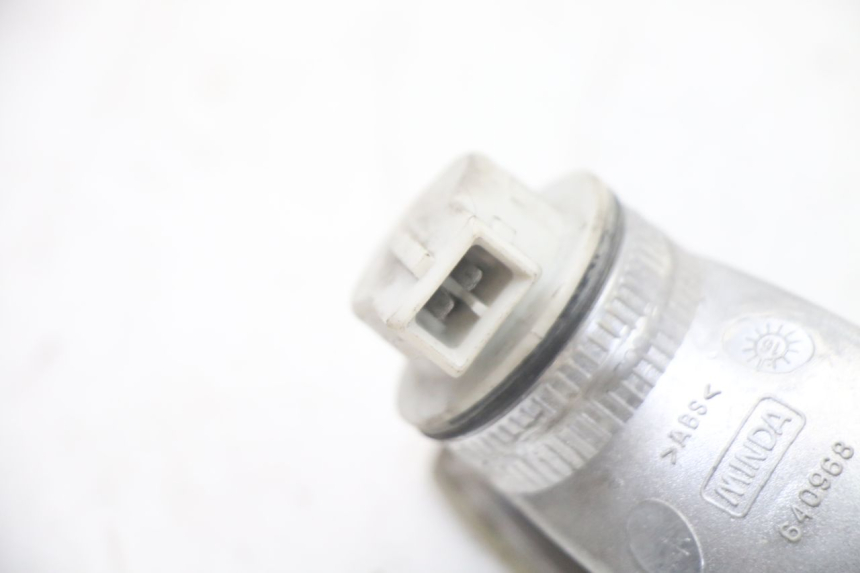 photo de FRECCE SINISTRO ANTERIORE PIAGGIO VESPA LX IE 125 (2010 - 2012) - Stato della superficie e materiale