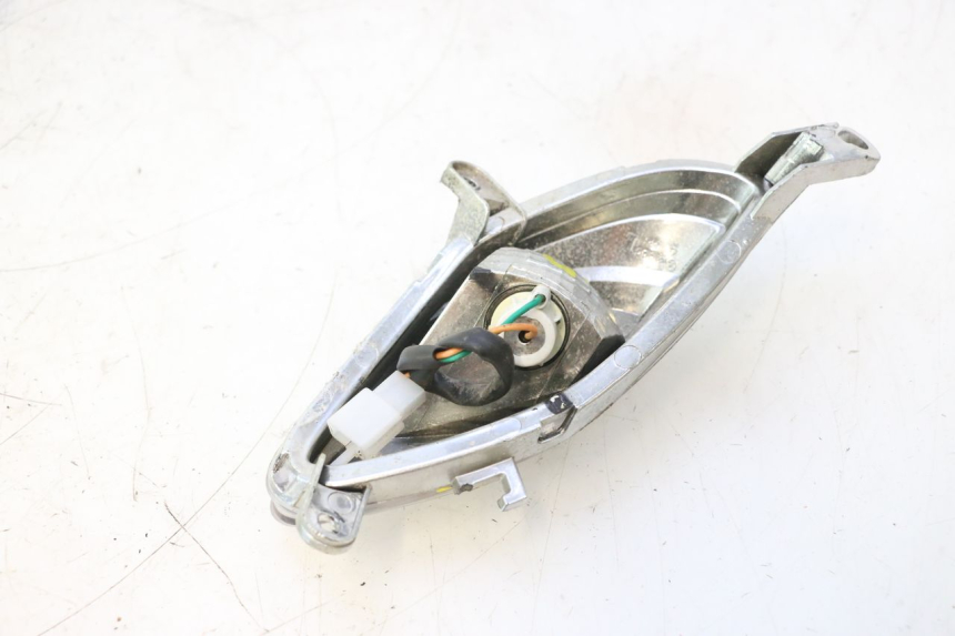 photo de FANALE ANTERIORE SINISTRO JM MOTORS SANTANA 50 (2014 - 2023) - Primo piano tecnico