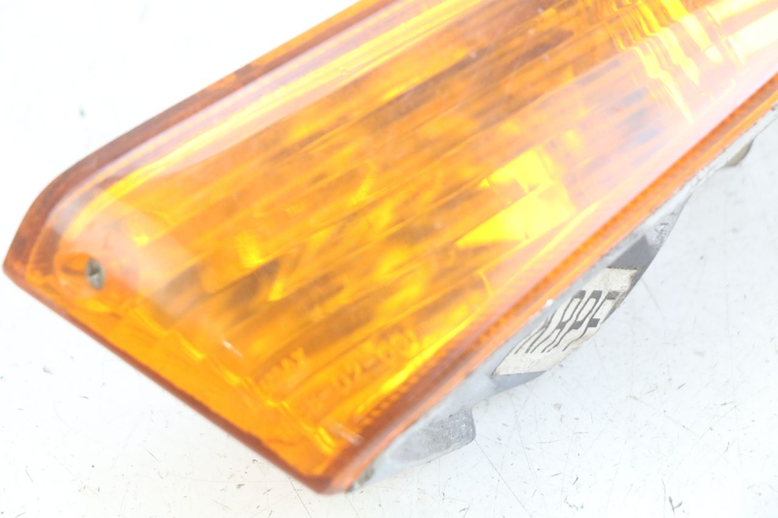 photo de CLIGNOTANTE ANTERIORE SINISTRA HONDA SCV LEAD 100 (2003 - 2007) - Primo piano tecnico