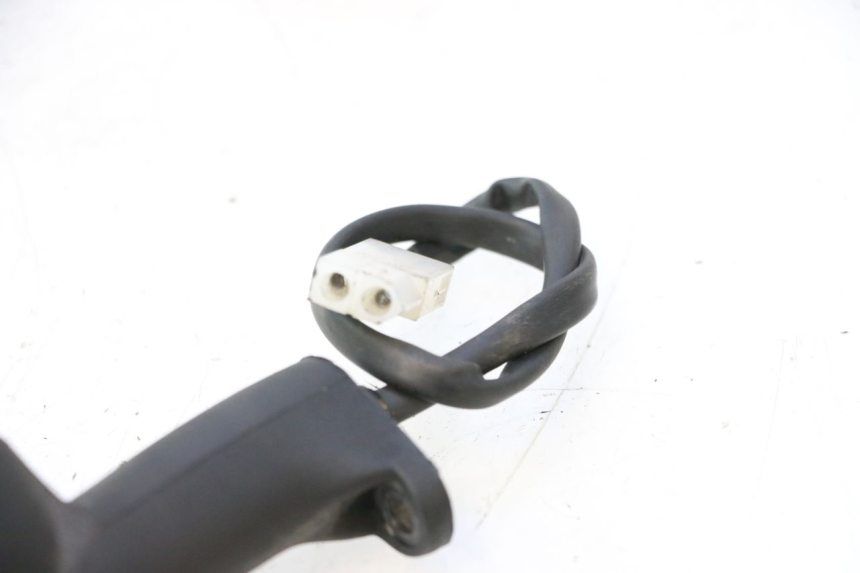 photo de FRECCE SINISTRO ANTERIORE PEUGEOT TREKKER 50 (1995 - 2004) - Primo piano tecnico