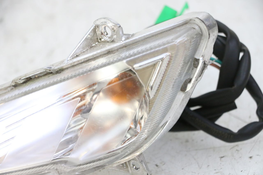 photo de CLIGNOTANTE ANTERIORE SINISTRA PEUGEOT TWEET 4T 50 (2018 - 2022) - Dettagli dei punti di fissaggio