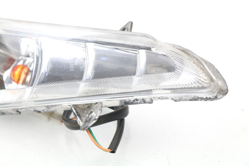 photo de FANALE ANTERIORE SINISTRO RAZZO VENICE 50 (2009 - 2014) - Dettagli dei punti di fissaggio