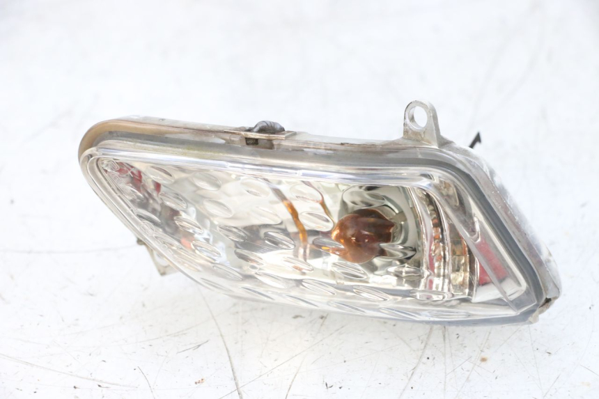 photo de CLIGNOTANTE ANTERIORE SINISTRA YAMAHA XMAX X-MAX 125 (2006 - 2009) - Primo piano tecnico