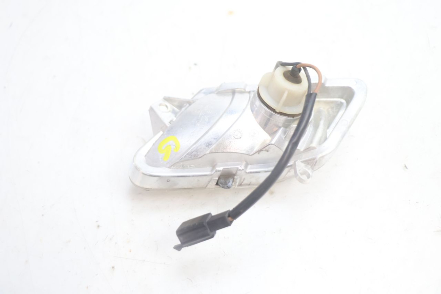 photo de CLIGNOTANTE ANTERIORE SINISTRA YAMAHA XMAX X-MAX 125 (2006 - 2009) - Zoom sullo stato d'uso