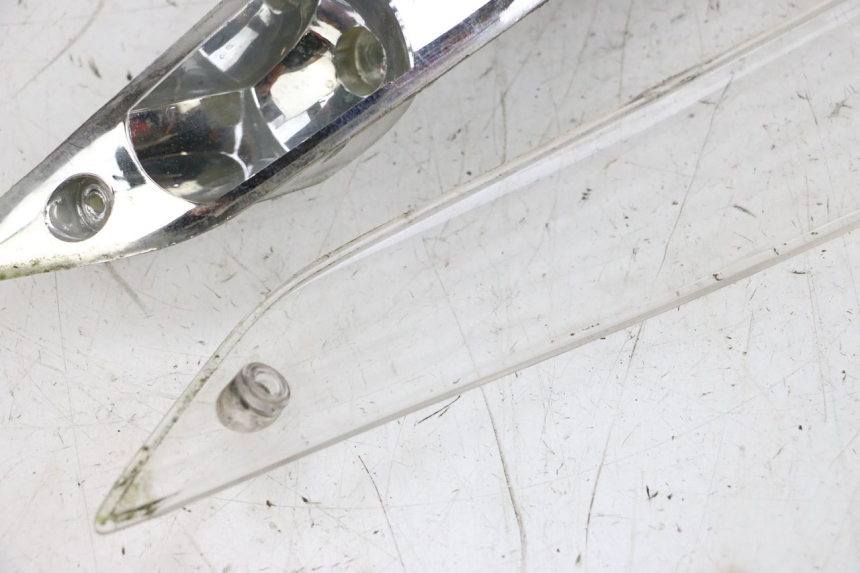 photo de CLIGNOTANTE ANTERIORE SINISTRA PIAGGIO ZIP 2T 50 (2009 - 2019) - Altra angolazione