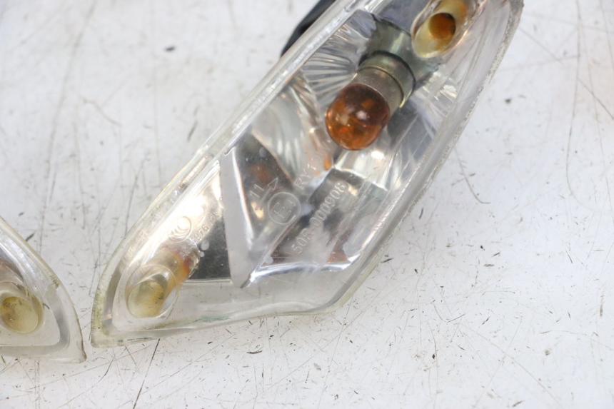 photo de FANALE ANTERIORE KYMCO AGILITY 4T 50 (2018 - 2022) - Dettagli dei punti di fissaggio