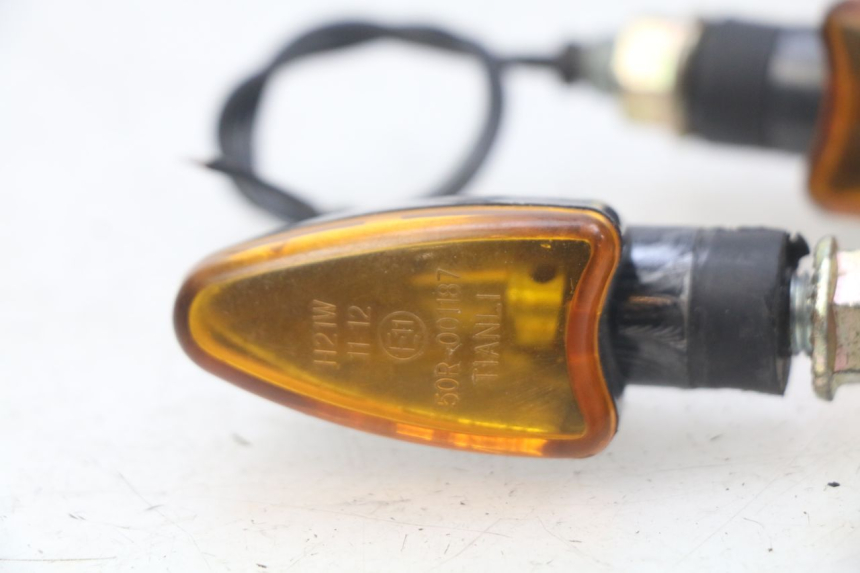 photo de FANALE ANTERIORE PEUGEOT LUDIX 50 (2008 - 2017) - Primo piano tecnico