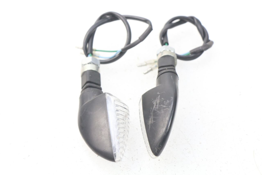 photo de FRECCE ANTERIORE PEUGEOT METROPOLIS 400 (2017 - 2020) - Primo piano tecnico