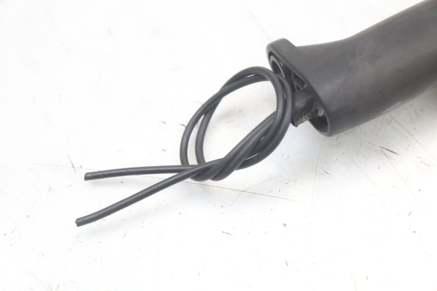 photo de FANALE ANTERIORE PEUGEOT LUDIX 50 (2005 - 2007) - Stato della superficie e materiale