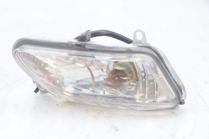 photo de CLIGNOTANTE ANTERIORE YAMAHA XMAX X-MAX 125 (2006 - 2009) - Dettagli dei punti di fissaggio